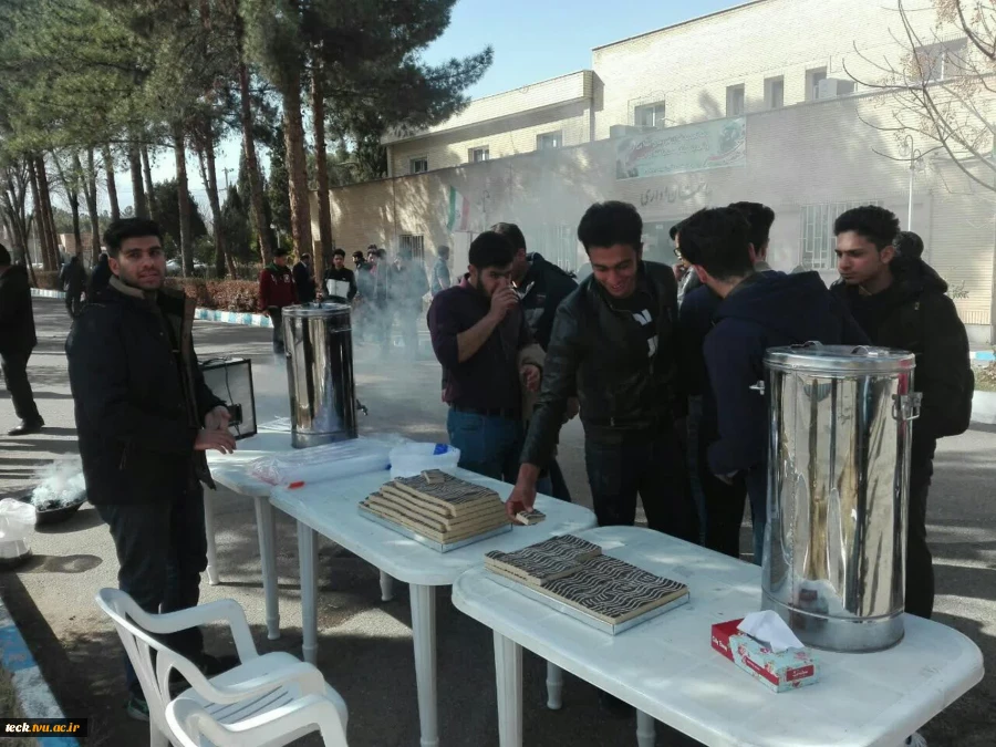 استقرار ایستگاه صلواتی در دانشکده فنی شهید رجائی کاشان همزمان با فرارسیدن روزهای دهه مبارک فجر و ورود دانشجویان جدیدالورود نیم سال بهمن 1398 8