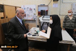 بازدید سردار جواد نائینی کفیل نمایندگی مردم کاشان و آران و بیدگل در مجلس شورا از هسته های فناور مرکز رشد و خلاقیت دانشکده فنی شهید رجائی پسران کاشان 19