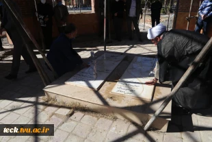 تجدید عهد و پیمان با شهیدان انقلاب اسلامی در چهل و سومین سالگرد پیروزی انقلاب با حضور بر مزار شریف شهدای گمنام دانشکده فنی شهید رجائی کاشان 15