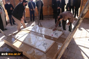 تجدید عهد و پیمان با شهیدان انقلاب اسلامی در چهل و سومین سالگرد پیروزی انقلاب با حضور بر مزار شریف شهدای گمنام دانشکده فنی شهید رجائی کاشان 19