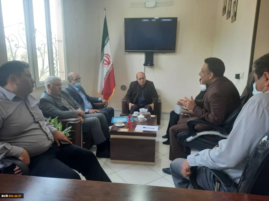 برگزاری جلسه هماهنگی جهت رفع مشکل زمین دانشکده دختران کاشان با حضور مدیر کل محترم دفتر امور حقوقی سازمان مرکزی دانشگاه فنی وحرفه ایی در اداره راه و شهرسازی کاشان 2
