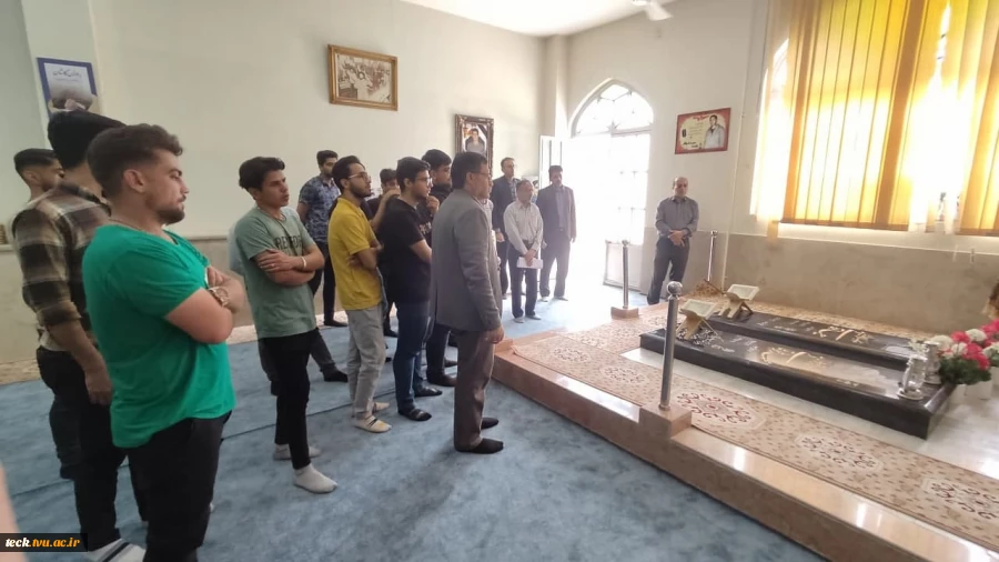 همزمان با روز گرامیداشت شهدای ورزشکار و ورزش های زورخانه‌ای انجام شد :

حضور رئیس و جمعی از اساتید ، کارکنان و دانشجویان در زورخانه شهید پهلوان سعید طوقانی 3