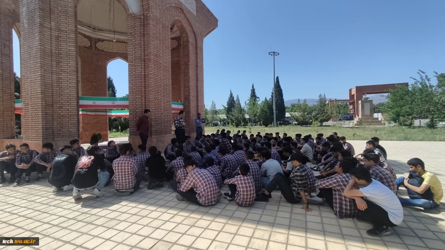 بازدید ۱۰۰ نفر از دانش آموزان پایه نهم مدرسه امام صادق علیه‌السلام از دانشکده فنی و حرفه ای شهید رجایی کاشان 2