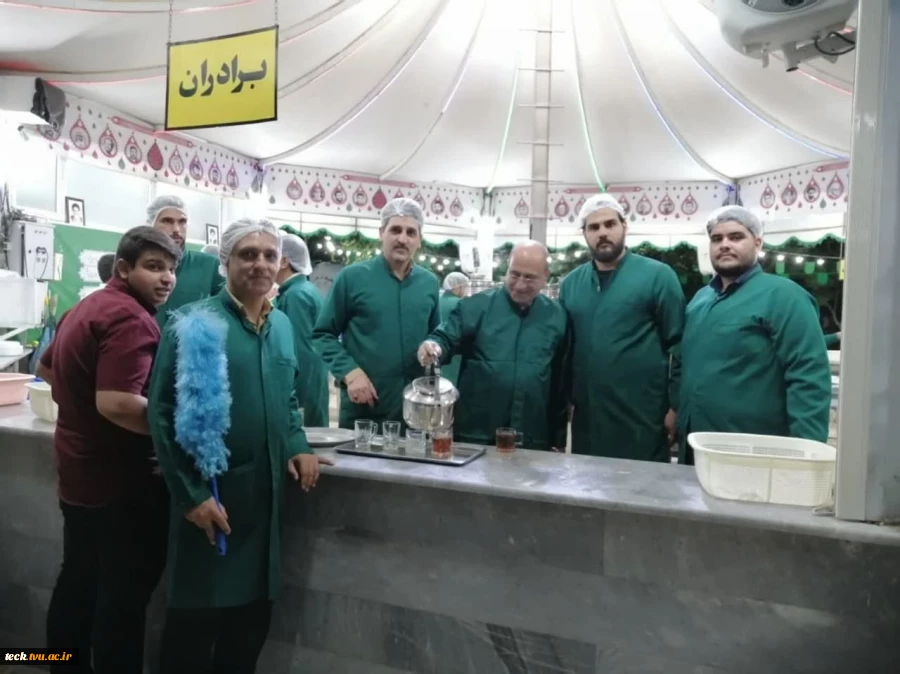 حضور کارکنان و دانشجویان دانشکده فنی و حرفه ای شهید رجایی کاشان در چایخانه حضرت رضا علیه السلام 4