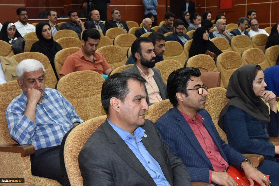 رئیس دانشگاه فنی و حرفه‌ای در چهارمین کنسرسیوم مهارت‌آموزی و اشتغال در کاشان:
امتداد فکری شهید آیت الله سید ابراهیم رئیسی، موجب حرکت به سمت توسعه در زمینه صنعت و اشتغال بود.
 14