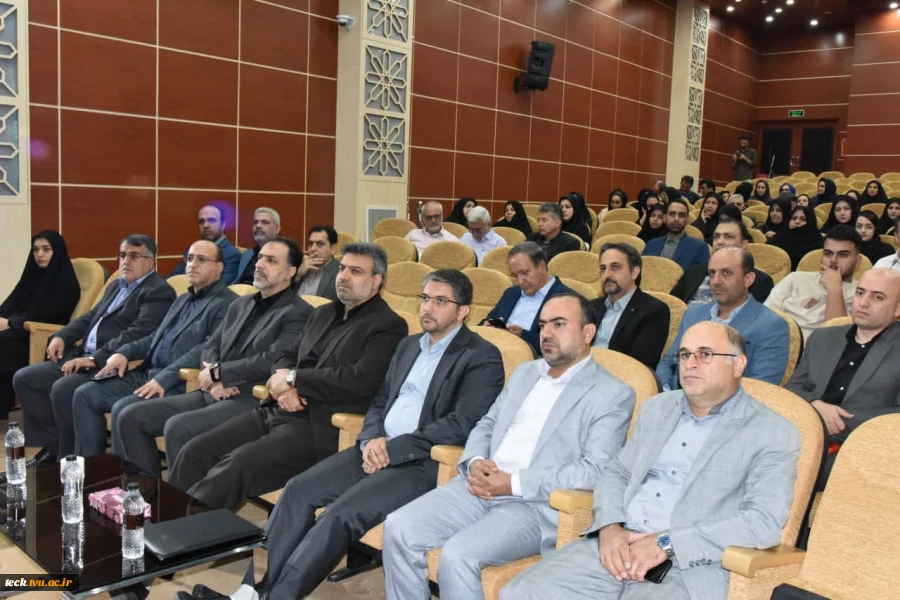 رئیس دانشگاه فنی و حرفه‌ای در چهارمین کنسرسیوم مهارت‌آموزی و اشتغال در کاشان:
امتداد فکری شهید آیت الله سید ابراهیم رئیسی، موجب حرکت به سمت توسعه در زمینه صنعت و اشتغال بود.
 2