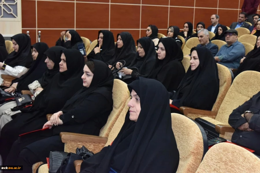رئیس دانشگاه فنی و حرفه‌ای در چهارمین کنسرسیوم مهارت‌آموزی و اشتغال در کاشان:
امتداد فکری شهید آیت الله سید ابراهیم رئیسی، موجب حرکت به سمت توسعه در زمینه صنعت و اشتغال بود.
 2