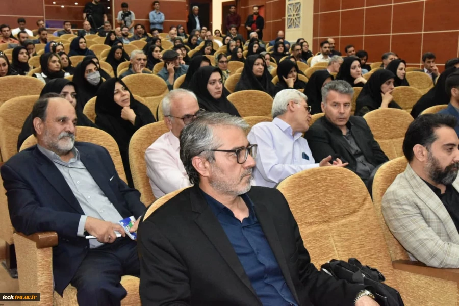 رئیس دانشگاه فنی و حرفه‌ای در چهارمین کنسرسیوم مهارت‌آموزی و اشتغال در کاشان:
امتداد فکری شهید آیت الله سید ابراهیم رئیسی، موجب حرکت به سمت توسعه در زمینه صنعت و اشتغال بود. 18