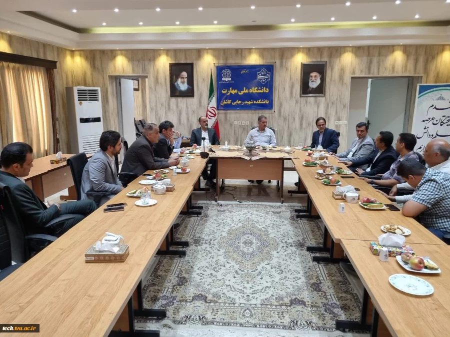 در نشست رئیس دانشگاه ملی مهارت با خیرین پروژه آموزشکده دختران کاشان مورد بررسی قرار گرفت؛
تسریع در تکمیل پروژه ساخت آموزشکده دختران کاشان
 4